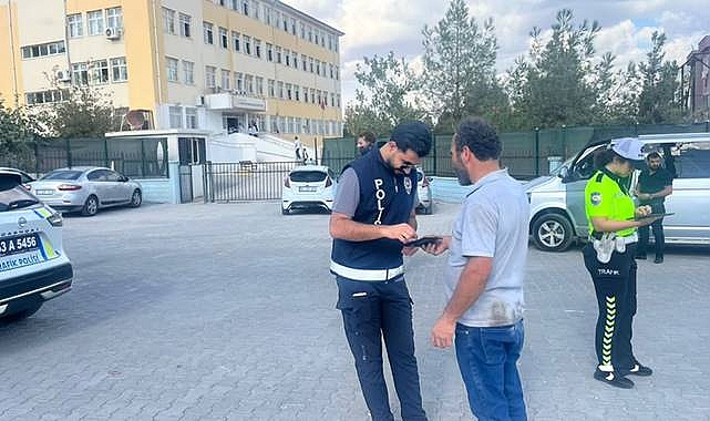 Urfa'da Okul Çevrelerinde Sıkı Denetim: 2 Saatte 2 Bine Yakın Kişi Kontrol Edildi