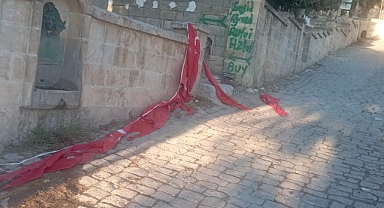 Ziyaretin Ardından Bayraklar Yerde Kaldı: Vatandaşlardan Tepki