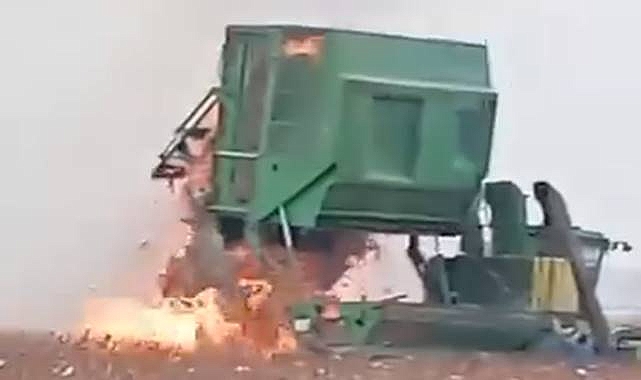 Akçakale’de Pamuk Hasadı Sırasında Biçerdöver Yandı