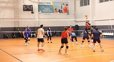 Karaköprü’de Öğretmenler Voleybol Turnuvası Görkemli Finalle Tamamlandı