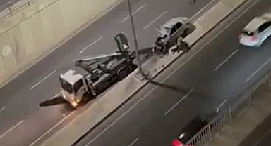 Karaköprü’de Otomobil Aydınlatma Direğine Çarptı: 2 Yaralı