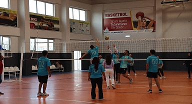 Öğretmenler Karaköprü’de Sahaya Çıktı