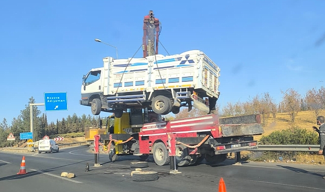 Şanlıurfa'da Seyir Halindeki Kamyonun Tekerleri Koptu