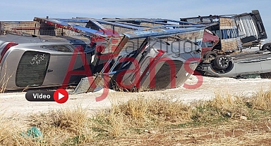 Şanlıurfa'da Tır Kazasında Yeni Araçlar Büyük Hasar Gördü