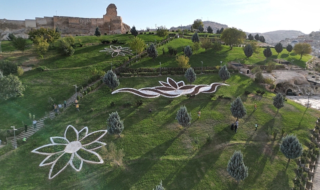 Urfa’da Binlerce Çiçek Toprakla Buluştu