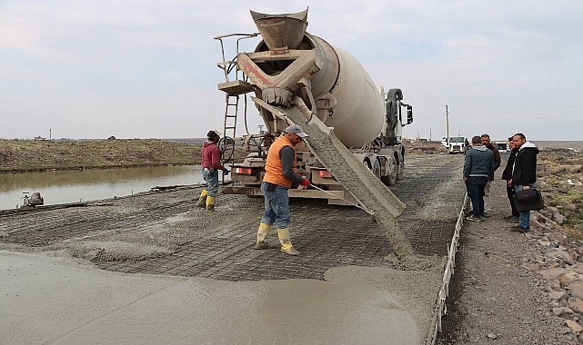 Büyükşehir, Siverek’te Beton Yol Atağını Sürdürüyor