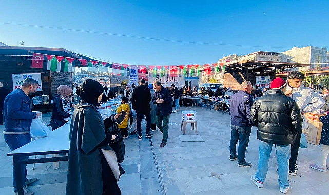 Gazze Yararına Hayır Çarşısı Rabia Meydanı’nda Gerçekleştirildi