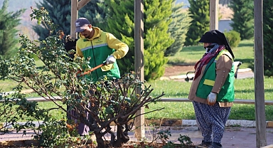 Karaköprü’de Parklarda Kapsamlı Bakım Çalışması Yapılıyor