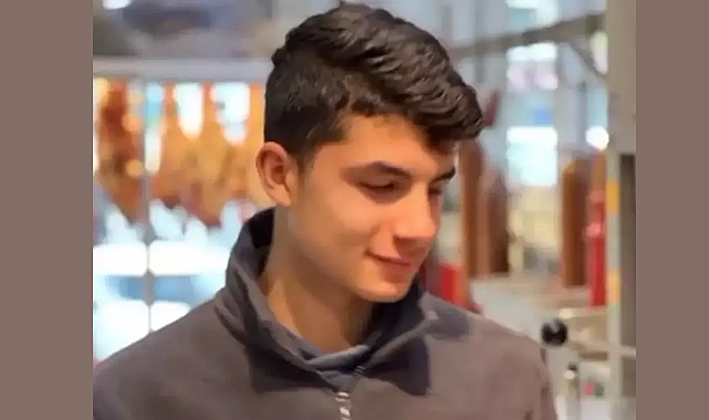 Mezarlıkta Dehşet: İsimleri Yazılı Bıçakla Boğazları Kesilmiş 2 Genç Ölü Bulundu