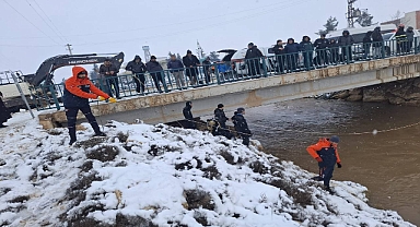 Şanlıurfa'da Baba Ve Üç Çocuğu İçin Arama Kurtarma Çalışması Sürüyor