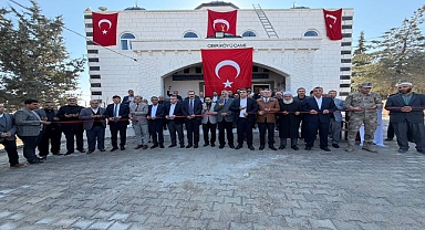 Şanlıurfa'da Depremde Ağır Hasar Alan Camii Yeniden İbadete Açıldı