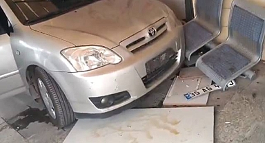 Şanlıurfa’da Film Gibi Kaza: Araçla Vergi Dairesine Daldı