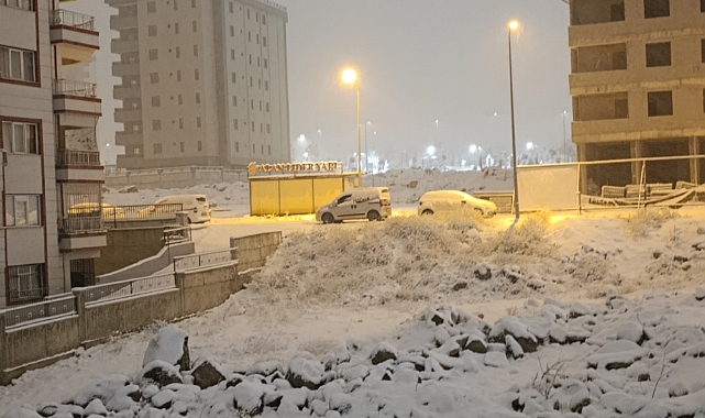 Şanlıurfa’da Kar Yağışı Etkili Oluyor! Her Yer Beyaza Büründü