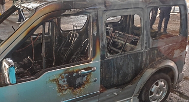 Şanlıurfa’da Seyir Halindeki Araç Yanarak Kül Oldu! 