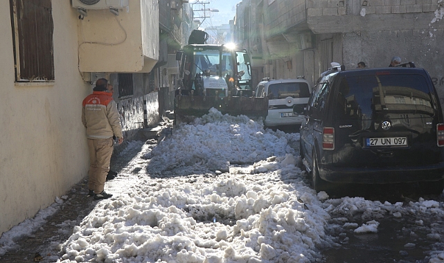 Haliliye'de Kar Mesaisi Aralıksız Devam Ediyor