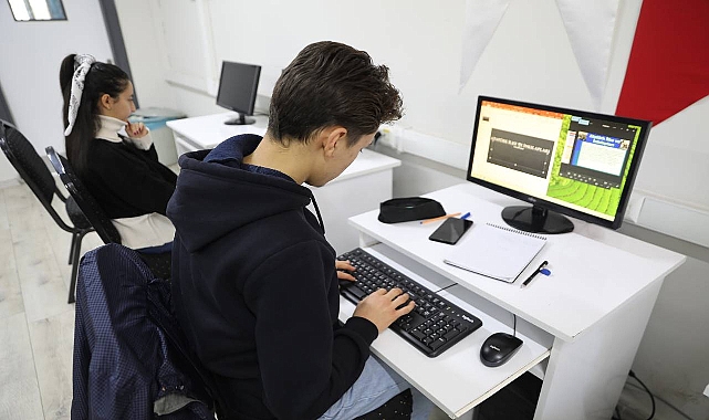 Haliliye’de Teknoloji Hamlesi: Gençler Yarınlara Hazırlanıyor