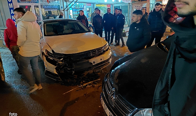 Hilvan’da Çarşı Merkezinde Trafik Kazası