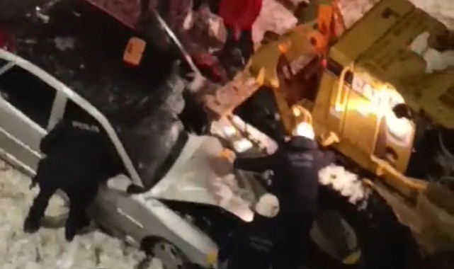 Karaköprü'de Otomobil Greydere Çarptı! 1 Ağır Yaralı