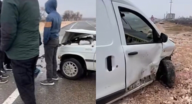 Şanlıurfa'da iki araç kafa kafaya çarpıştı!