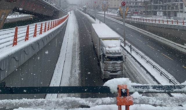 Şanlıurfa’da Yoğun Kar Yağışı Nedeniyle Tır Trafiğine Kısıtlama