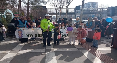 4-6 Yaş Kur’an Kursu Öğrencilerinden Ramazan Yürüyüşü