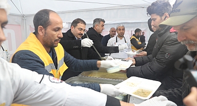 Başkan Canpolat Ve Günbegi, İftar Sonrasında Vatandaşlarla Buluştu