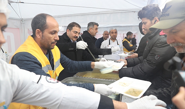 Başkan Canpolat Ve Günbegi, İftar Sonrasında Vatandaşlarla Buluştu