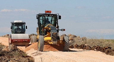 Büyükşehir Belediyesi, Siverek Kırsalında Yol Konforunu Artırıyor