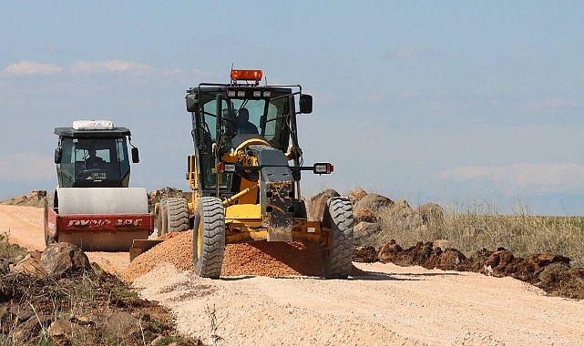 Büyükşehir Belediyesi, Siverek Kırsalında Yol Konforunu Artırıyor
