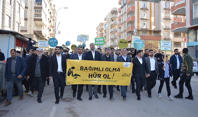 Hilvan’da Bağımlılığa Karşı Yürüyüş: “Bu Mücadele Geleceğimizi Koruma Mücadelesidir”