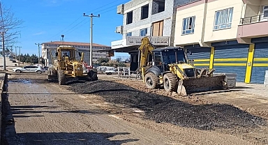 Hilvan’da Uzun Süredir Kullanılmayan Okul Yolunda Asfalt Çalışması