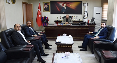 İz Bırakanlar Cemiyeti’nden Hilvan’a Çıkarma: Eğitim ve Yerel Dinamikler Masaya Yatırıldı