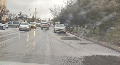 Şanlıurfa’da Dolu Yağışı Etkili Oldu: Akabe Bölgesi Beyaza Büründü