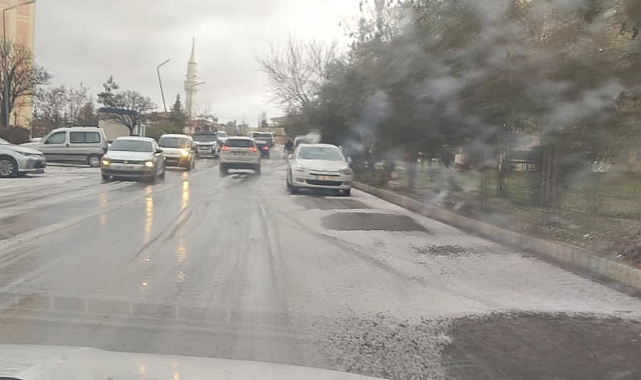 Şanlıurfa’da Dolu Yağışı Etkili Oldu: Akabe Bölgesi Beyaza Büründü