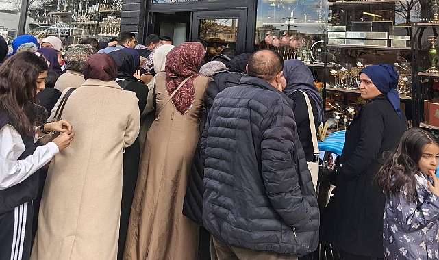 Şanlıurfa’da İndirim İzdihamı: Ramazan Günü Çocuklar Ezilme Tehlikesi Geçirdi