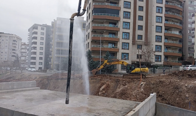 Şanlıurfa'da Kepçe Ana Su Borusunu Patlattı: Mahalle Susuz Kaldı