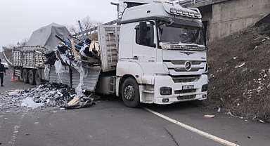 Şanlıurfa’da Tır Kazası: Cam Yük Yola Saçıldı