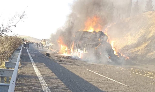 Şanlıurfa'da Tır Kazası: Yangın Çıktı, Sürücü Kurtarılamadı