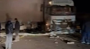 Şanlıurfa’da Trafik Kazası: Tır Refüje Çarptı