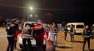 Urfa’da Gece Saatlerinde Uygulama Yüzlerce Kişi Sorgulandı