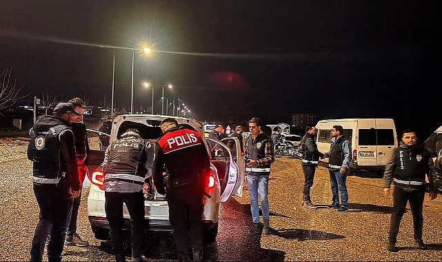 Urfa’da Gece Saatlerinde Uygulama Yüzlerce Kişi Sorgulandı