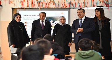 Vali Şıldak ve Bakan Tekin’den Şanlıurfa’da Okul Ziyareti