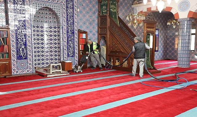 Viranşehir Belediyesi’nden Ramazan Öncesi Camilerde Temizlik
