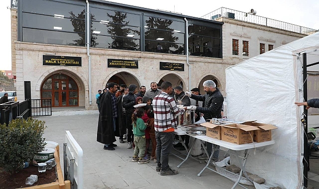 Viranşehir’de İlk İftar Halk Sofrasında Yapıldı