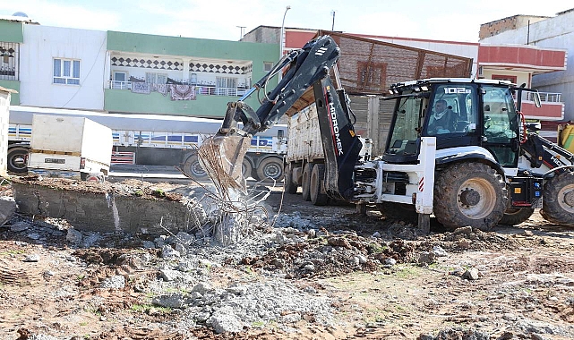 Viranşehir’de İzinsiz Yapılar Yıkıldı