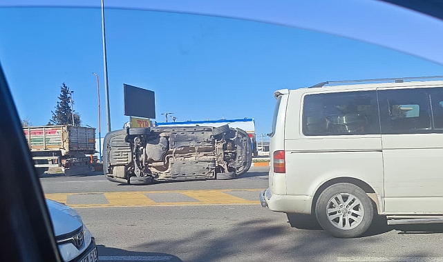 Akabe TOKİ’de Kaza: Çarpışan Araçlardan Biri Devrildi