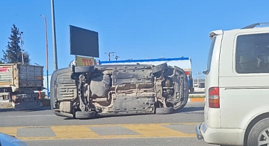 Akabe TOKİ’de Kaza: Çarpışan Araçlardan Biri Devrildi