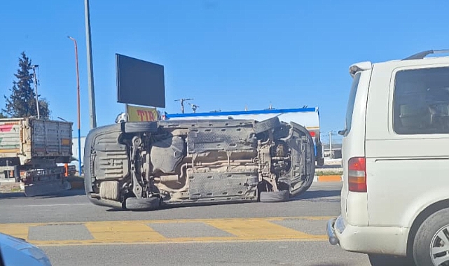 Akabe TOKİ’de Kaza: Çarpışan Araçlardan Biri Devrildi