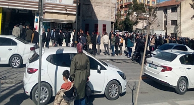 APP Plaka Uyarısı Sonrası Şanlıurfa'da Yoğunluk: Uzun Kuyruklar Oluştu