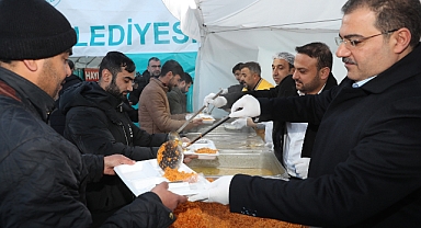 Başkan Canpolat ve Başkan Bağmancı İtfarda Vatandaşlarla Bir Araya Geldi